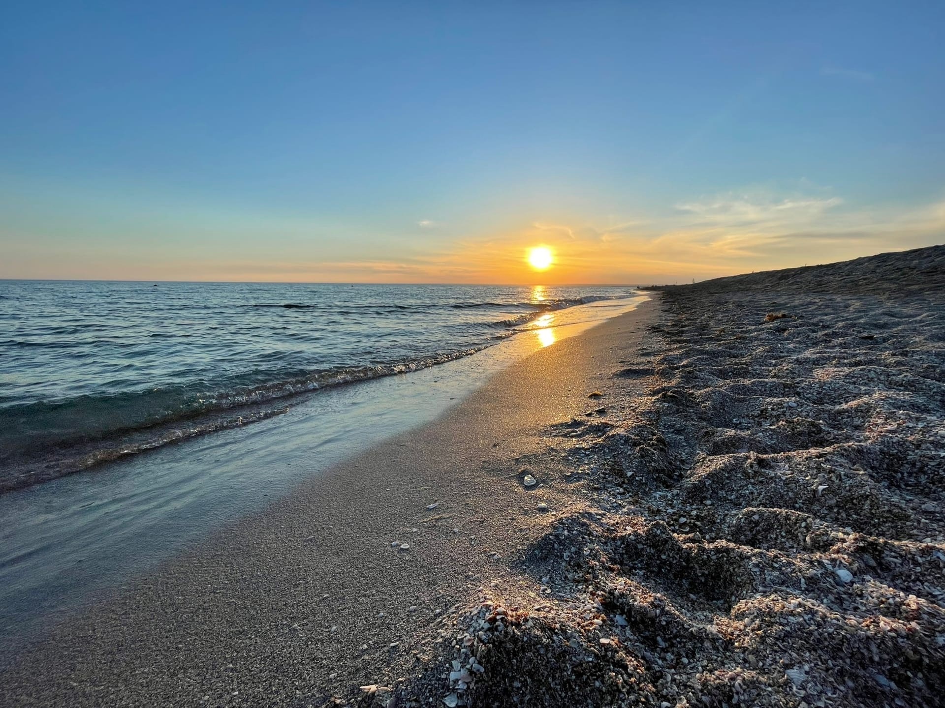 пос Мирный Крым отдых: закат у моря